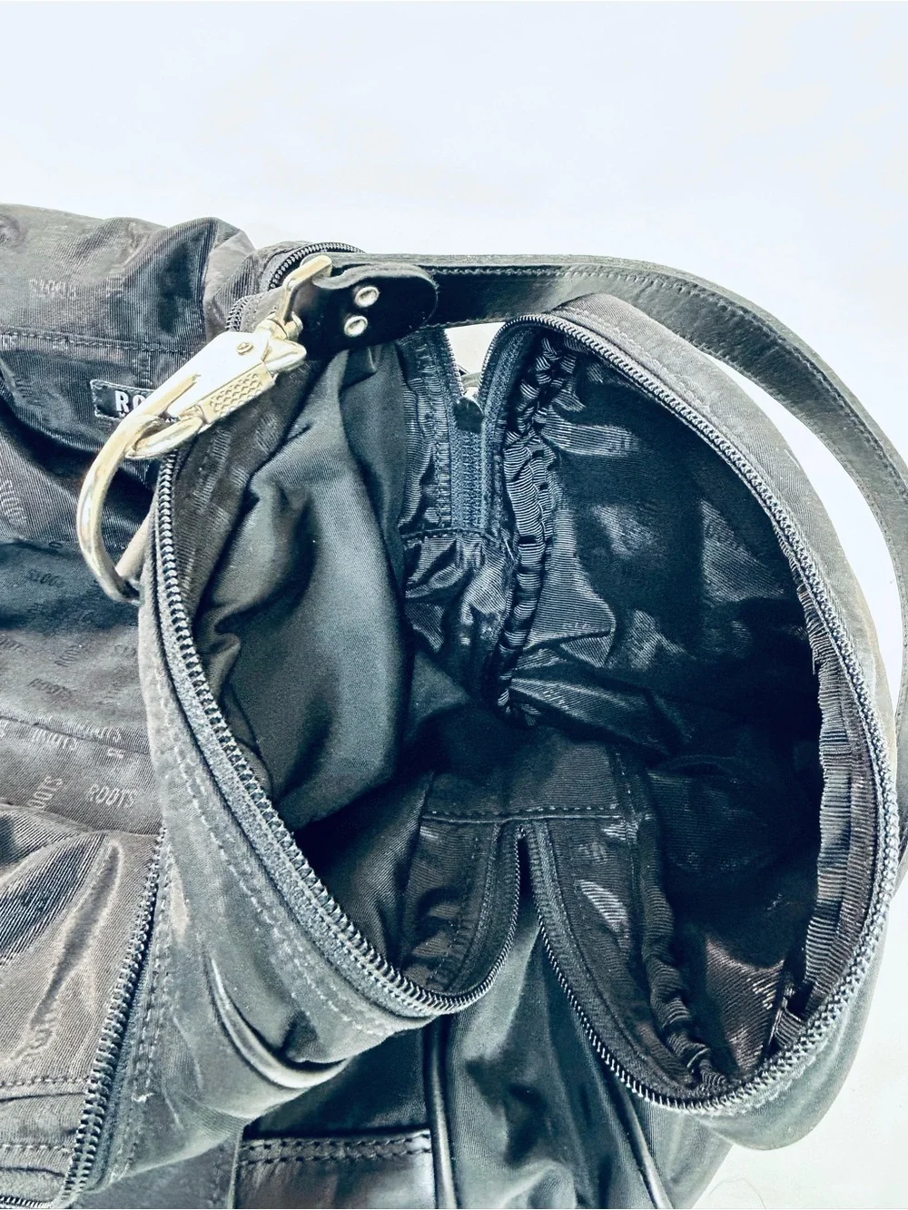 Vintage ROOTS Canada Black Leather Nylon Gym Duffle Travel Bag 20”x12”x10”